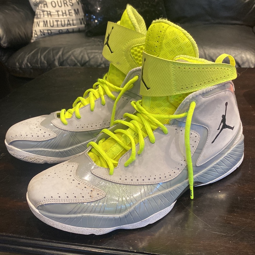 Air Jordan 2012 Deluxe 'Wolf Grey' 484654-001
Size 13 Mens